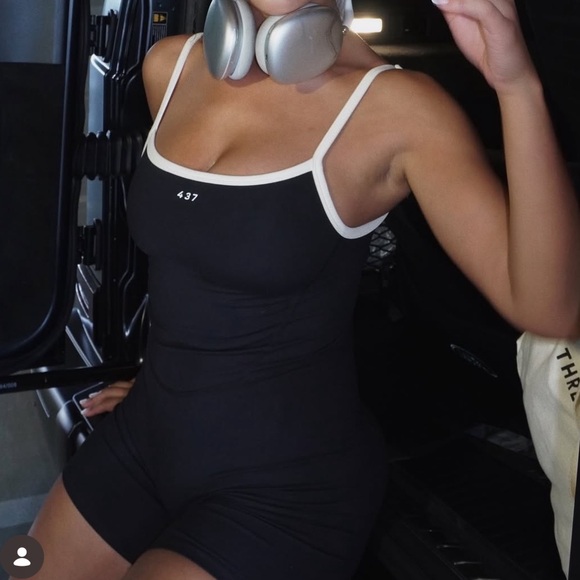 437 women’s onesie workout romper - Picture 4 of 5